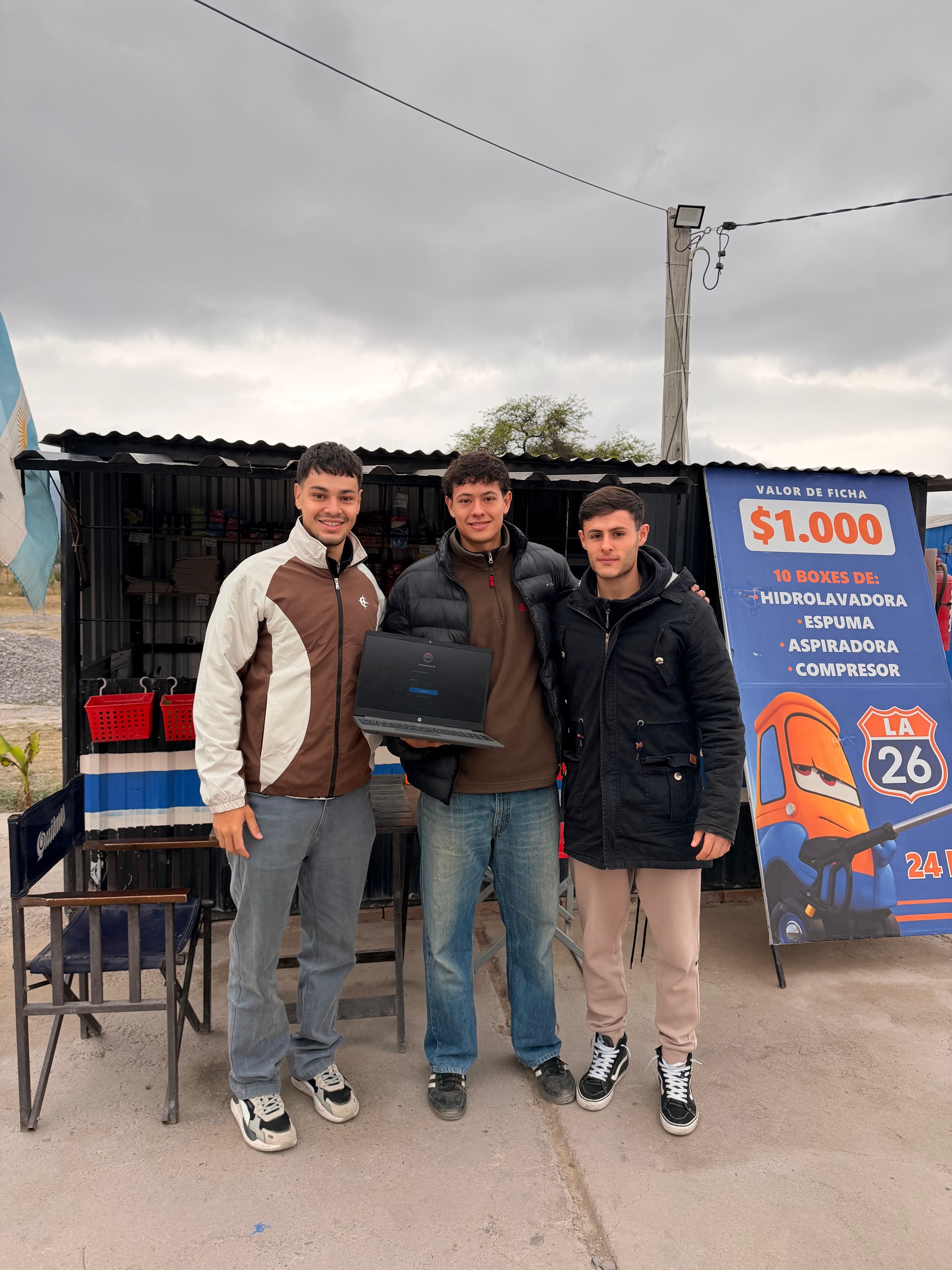 El equipo de GoSoftware entregando el sistema en el Lavadero La 26
